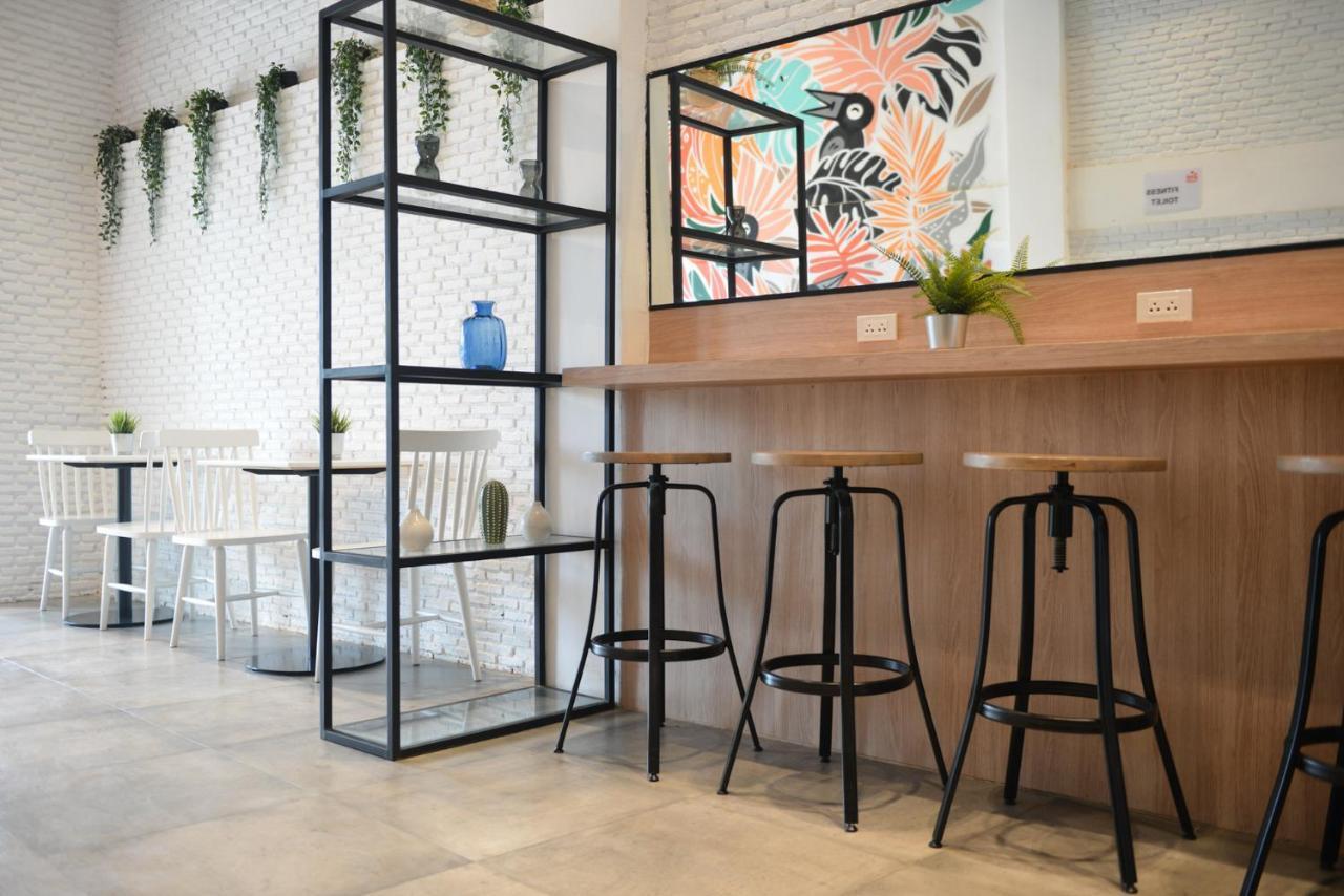 Khách sạn Aspira One Sutthisan 4*